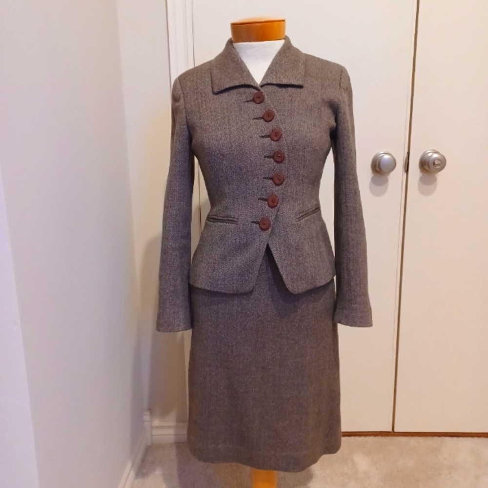 Bloomingdale's Ladies Brown 2 Pc Suit sz 4
